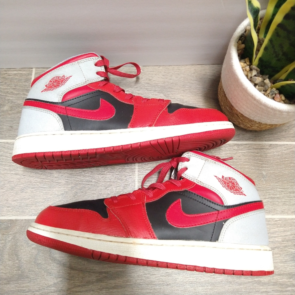 Air Jordan 1 Mid Fire Red/Black-Cement